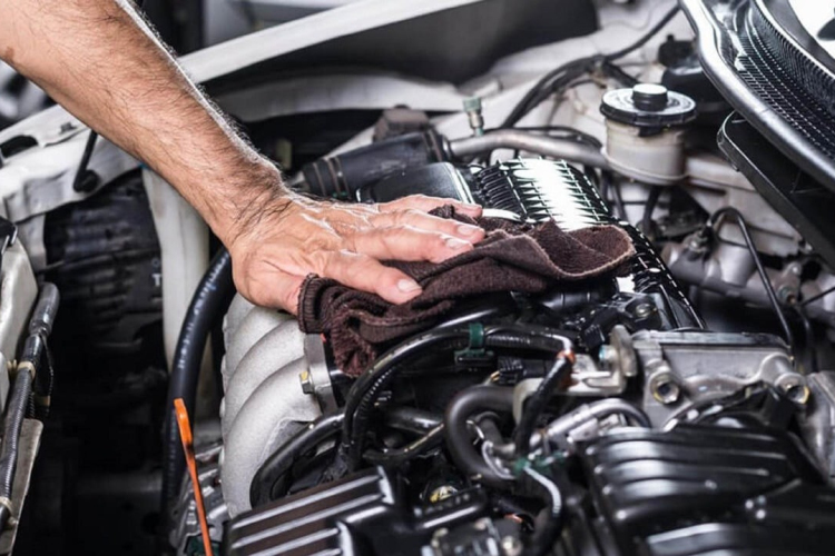 Két autószervizt is lebuktatott a NAV