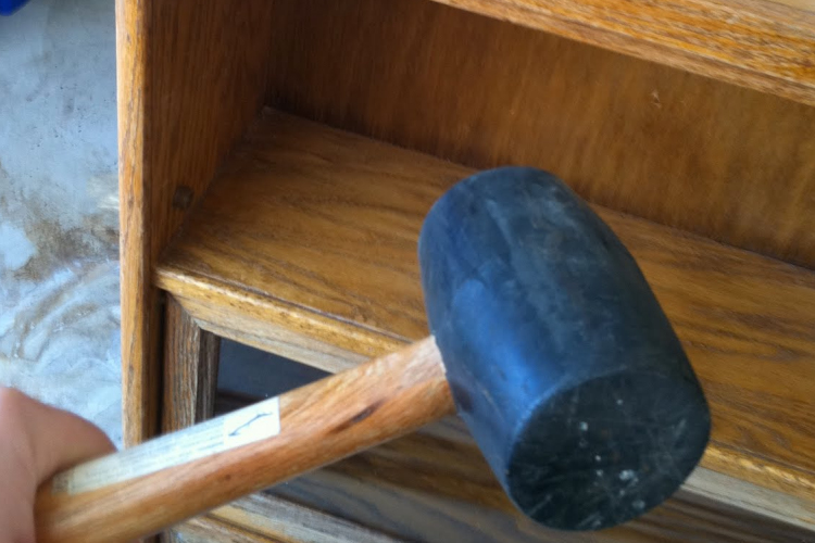 Előzetesben a gumikalapáccsal verekedő férfi