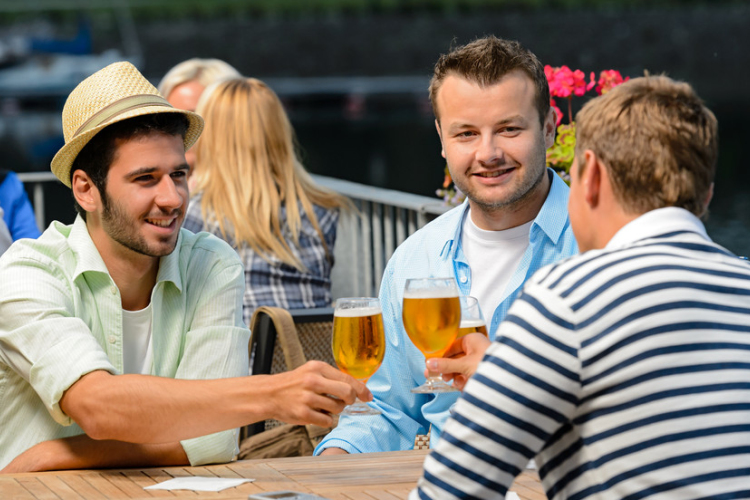 Egy héten át habzik Balatonföldvár