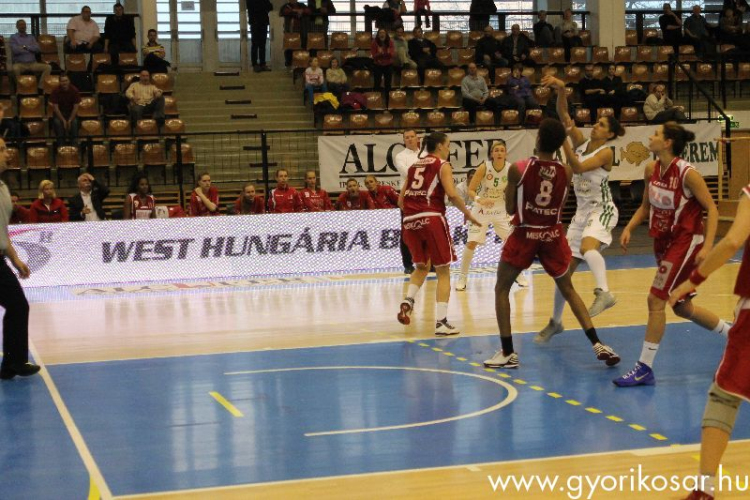 2013.04.06 Szombat Hat-Agro Uni Győr-Dksk Miskolc női kosárlabda fotók.árpika