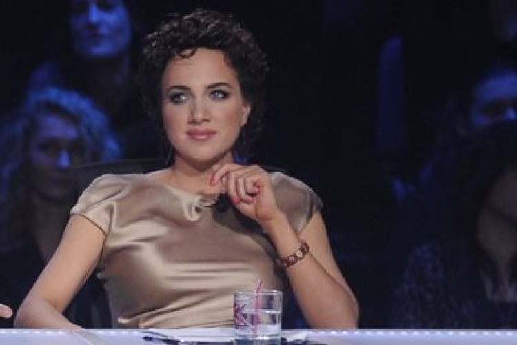 Tóth Gabi fura volt göndör hajjal