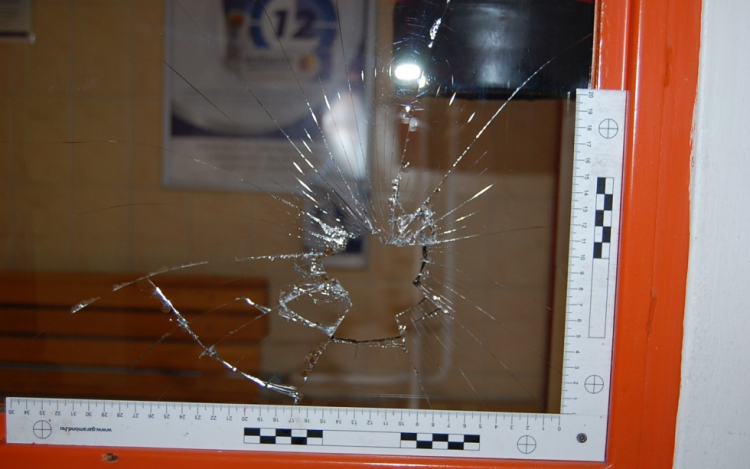 Orvosi rendelő ajtaját törte ki Mosonmagyaróváron 