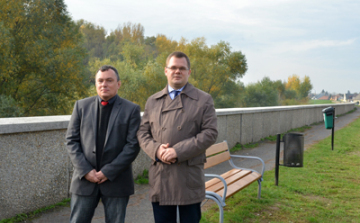 Megújult a sétány a Rába folyó mellett