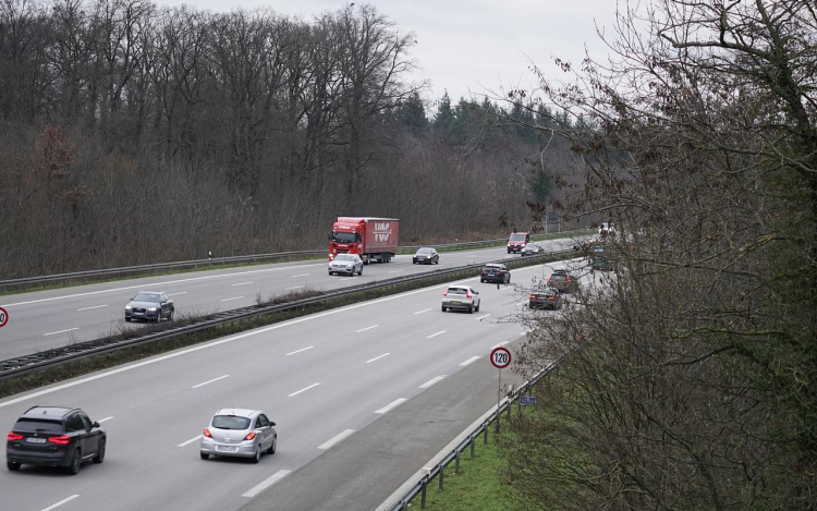 Nem lesz könnyű menet kedden és szerdán az M1-esen Budapest felé!