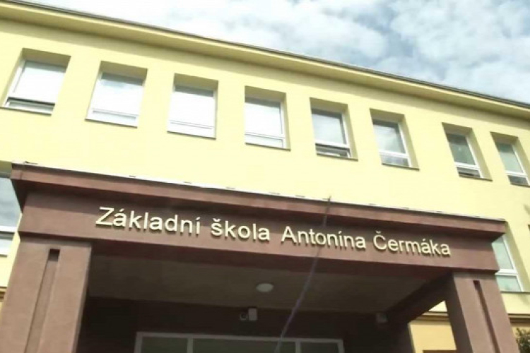 Koronavírus: Karanténba helyeztek két általános iskolai osztályt Prágában