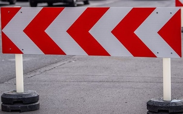 Közmű-és burkolatfelújítás miatt lezárják a Zrínyi utat