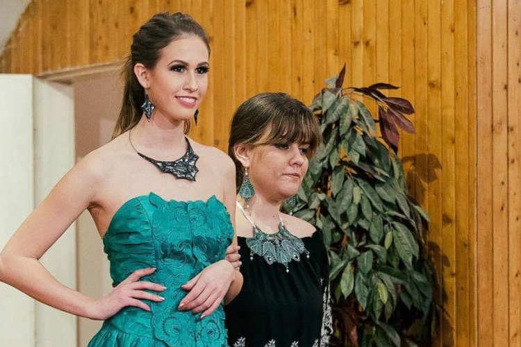 Jótékonysági divatbemutató látássérültekkel