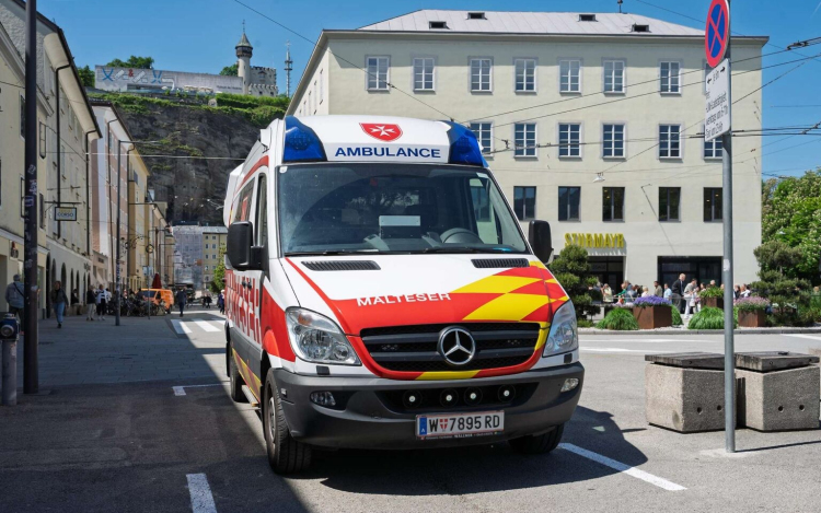 Osztrák kórházba is vihetik, ha a határ közelében sérült meg