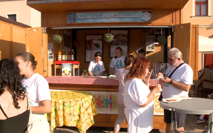 Győrben fröccsel is lehet jótékonykodni