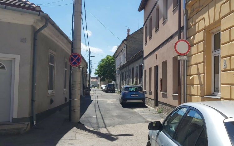 Új forgalmi szabályok a Knézich utcába