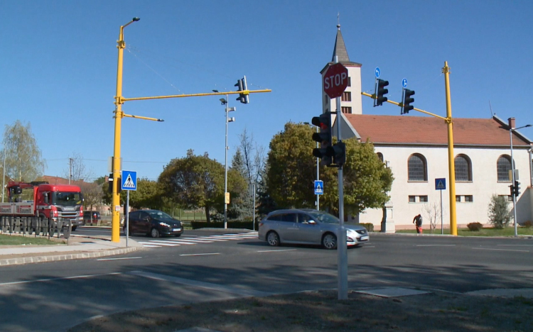 Elkészült a jelzőlámpás csomópont Győrújfalun