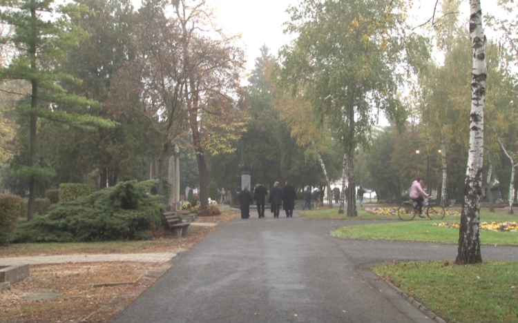 Sokan garázdálkodnak a temetőknél