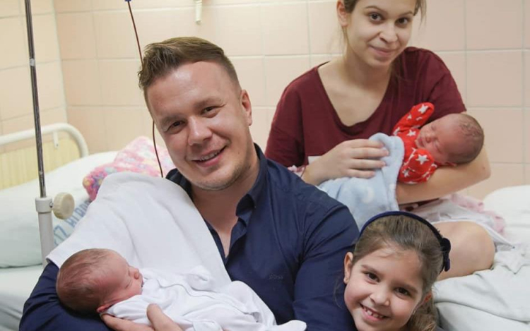 Fekete Dávid már most félretesz újszülött ikreinek