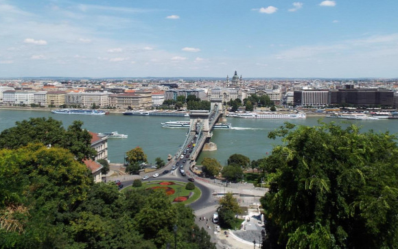 Árfelülvizsgálatot rendelnek el a Lánchíd-tendereknél