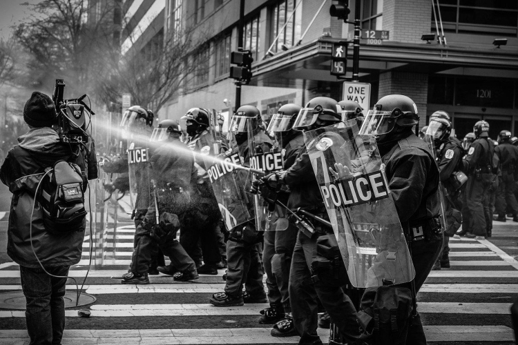 Floridai seriff: a magánházakba betörő fosztogatókat le szabad lőni