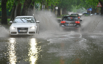 Felhőszakadás és jégeső is jöhet hétvégén 