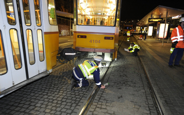 Gördeszka miatt siklott ki a villamos