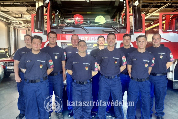 Tíz újonc tűzoltó állt szolgálatba