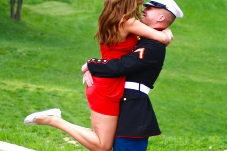 Megható pillanatok: hazaérkeznek a katonák 