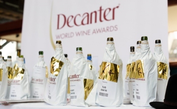 Magyar borászatok 44 érme a Decanter londoni világversenyén