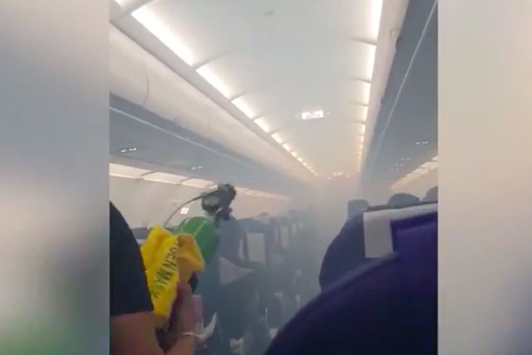 Füst keletkezett a repülőgépen 