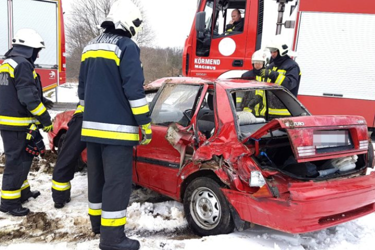 Ütközött, majd fejjel lefelé árokba zuhant egy Suzukis - kisebb sérülésekkel megúszta