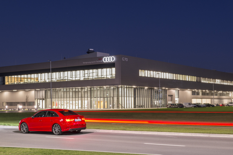 Épül a győri Audi új karosszéria gyára