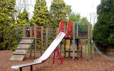 Játszótéren játszadozott magával egy férfi 