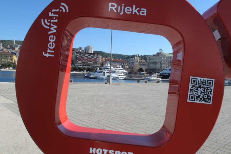 Kitörő vulkán lesz Fiume kikötőjéből 