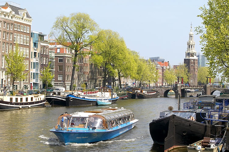 Hamarosan önvezető hajók közlekedhetnek az amszterdami csatornákon