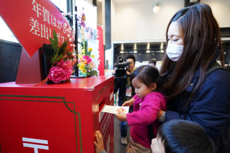 Kézbesítés helyett 24 levelet hazavitt a postás