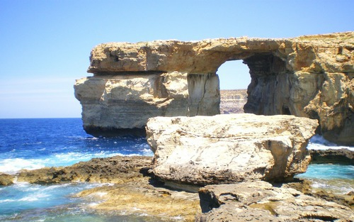 Felesége hamvait szórta, amikor belefulladt a tengerbe