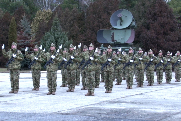 Harminckét közkatona tett esküt