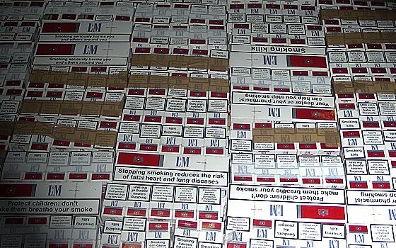 Nyolcezer doboz cigarettát találtak egy autóban az M3-ason