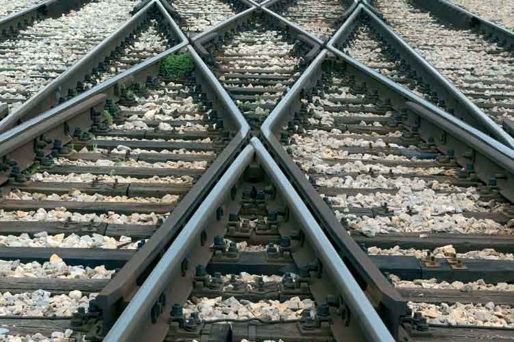 Kődarabok hullottak a sínekre a Déli pályaudvari vasúti alagútnál, késnek a vonatok