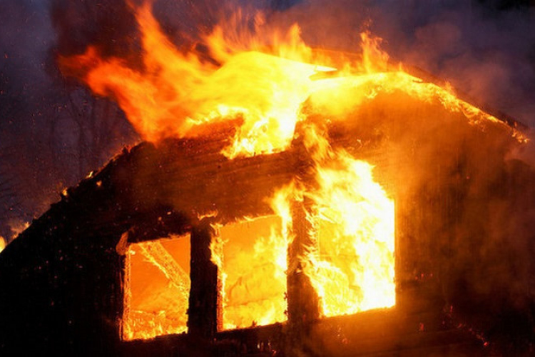 Leégett egy kőbányai üzem teteje