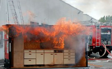 Ne hagyjuk őrizetlenül a konyhát sütés-főzés közben! 