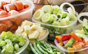 Baktériumokkal teli zöldségeket találtak egy üzemben, kilencen meghaltak