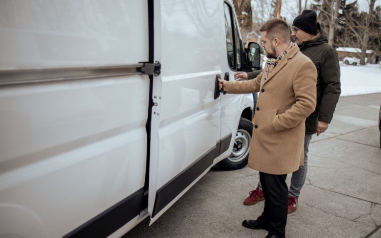 Két új járművet kapott a győri hajléktalanellátás