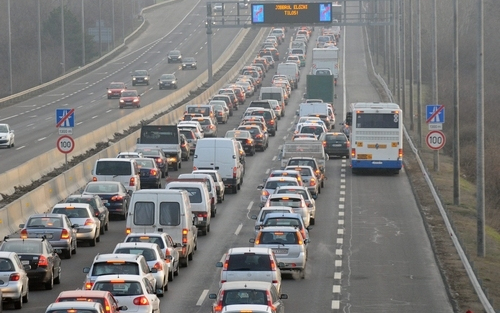 Hatalmas dugók az M1-es autópályán