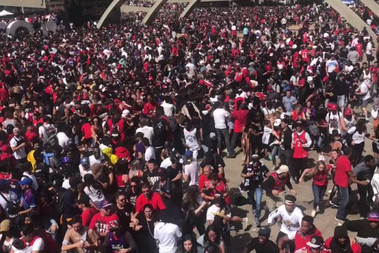 Lövések Torontóban, félbeszakadt a bajnoki cím ünneplése, két sérült