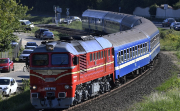 Retro vonatszerelvény jár a tavaszi hétvégeken Győr és Veszprém között