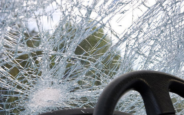 Autóbaleset történt a Műegyetem rakparton - egy ember a kocsiba szorult