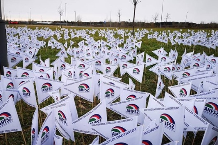 Bilincsben vitték el az Audi szakszervezetének két vezetőjét