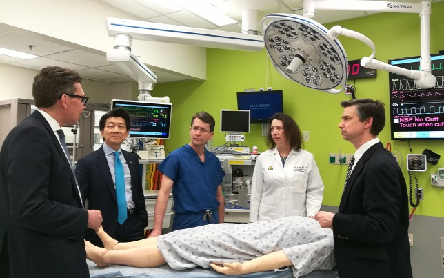 Először végeztek hímvessző- és herezacskó-átültetést az egész világon 