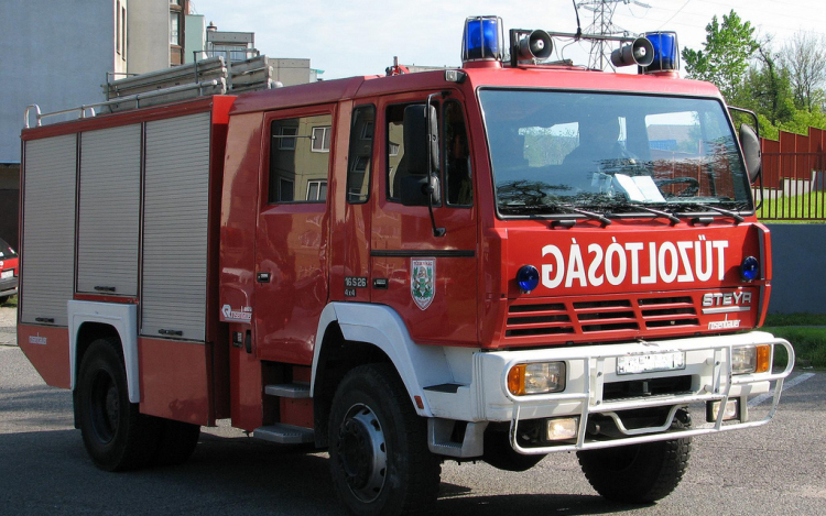 Tűzesetek, műszaki mentések, tizenegy sérült 