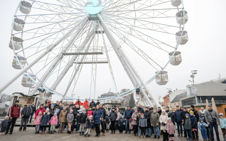 Háromszáz mosoly egy óriáskeréken