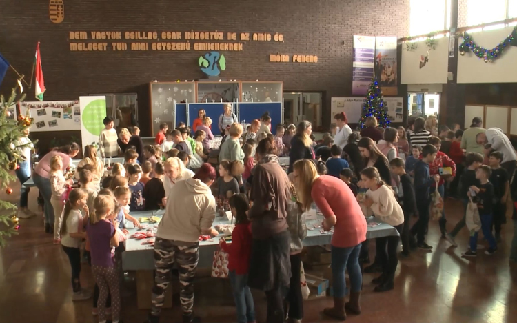 Adventi forgatag a Mórában