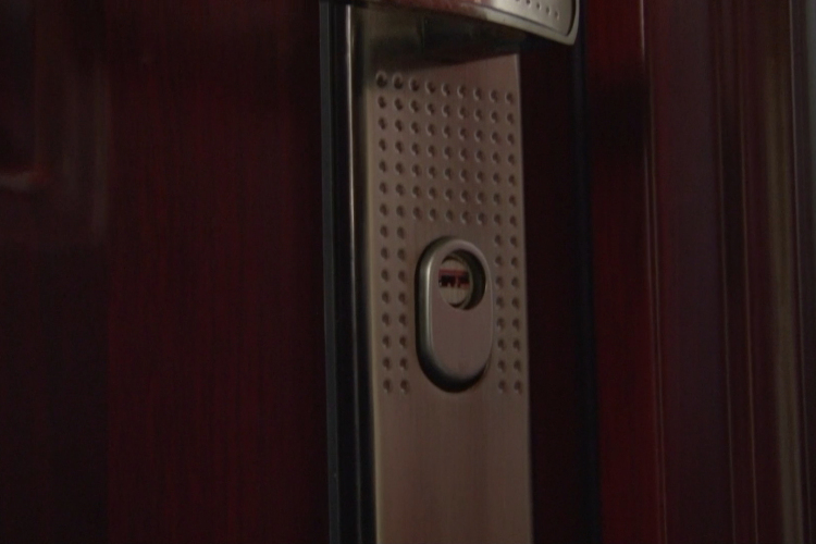 Észrevétlenül törtek be a lakásba