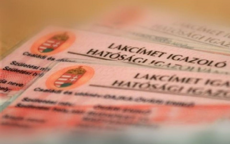 Nem kell új lakcímkártya a kijárási korlátozás miatt